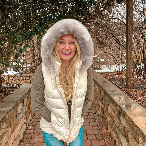 Meet your Posher, Abigail - Picture 3 of 4